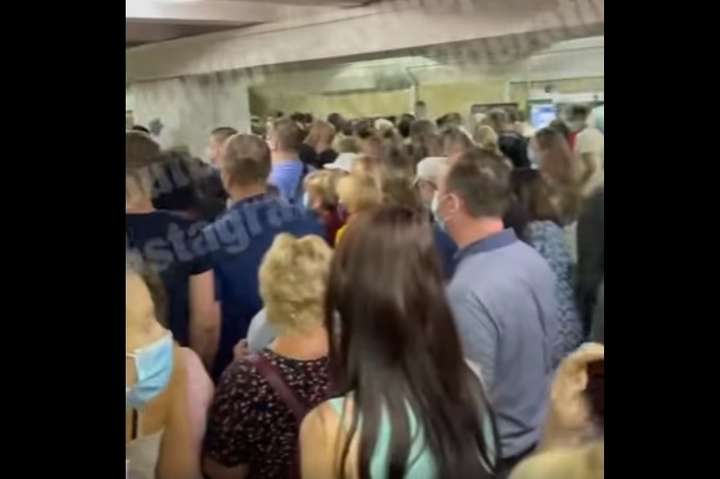 Після вчорашнього потопу на станції метро «Академмістечко» колапс (відео)