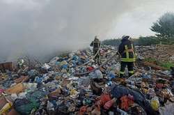 На Київщині два дні підряд спалахувало несанкціоноване сміттєзвалище (фото)