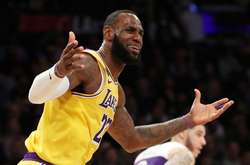 Поношенную майку американского баскетболиста продали за сотни миллионов (фото)