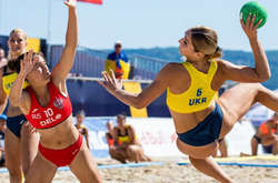 У бікіні гандболісткам не дуже зручно грати