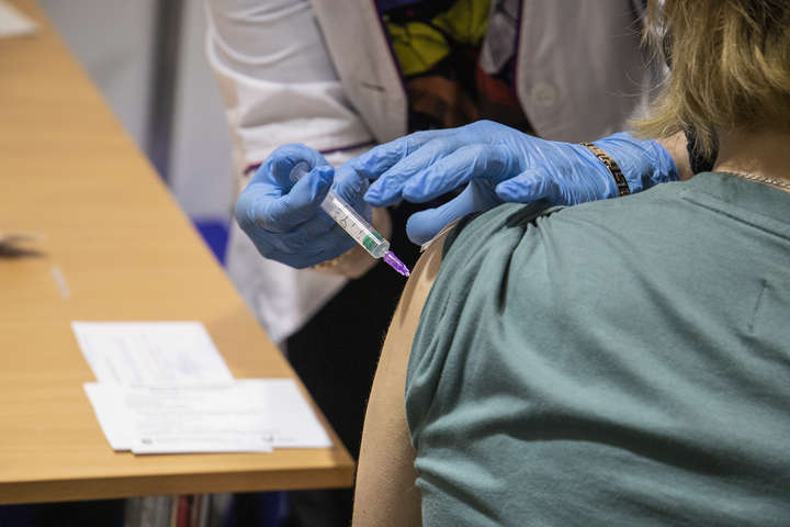 На Київщині запрацювали 11 центрів масової вакцинації (адреси, графік роботи)