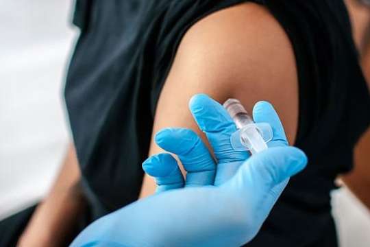 У Києві проти Covid-19 вакцинувався кожен третій освітянин