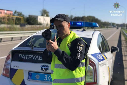 На дорогах України побільшає поліцейських патрулів