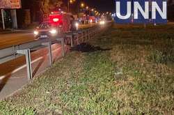 Від удару чоловіка відкинуло за відбійник