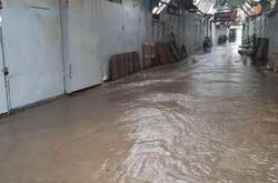 Негода у Хмельницькому: затоплено головний ринок, вода у багатоповерхівках (фото, відео)