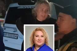 У Запоріжжі п'яна директорка гімназії погрожувала патрульним (відео)