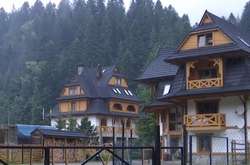 На Прикарпатті через спалах інфекції закрили дитячий табір (відео)