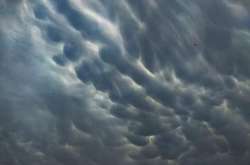 На Волині зафіксували хмари незвичної форми (фото)