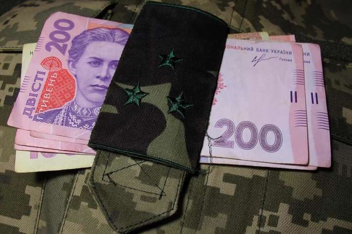 Уряд переніс виплату надбавок до пенсій для 400 тисяч українців