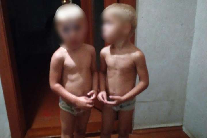 Під Києвом чотирирічні близнюки блукали дорогою серед ночі (відео)
