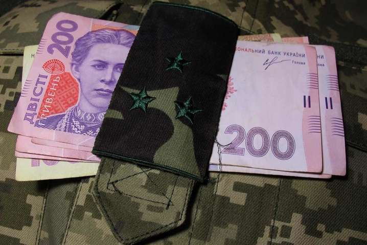 Правительство перенесло выплату надбавок к пенсиям для 400 тысяч украинцев