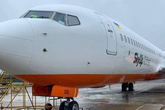 Українські туристи зчинили бунт в аеропорту Батумі через затримку рейсу на понад 12 годин 