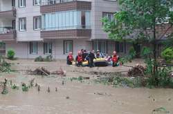 Повінь у Туреччині: затопило міста, людей евакуйовують (відео)