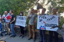«Гусь за Білорусь». У Києві проходить акція проти репресій режиму Лукашенка