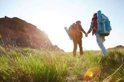 Деякі країни почали послаблювати обмеження на поїздки