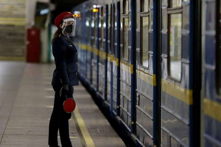 У суботу буде обмежено вхід на три станції київського метро
