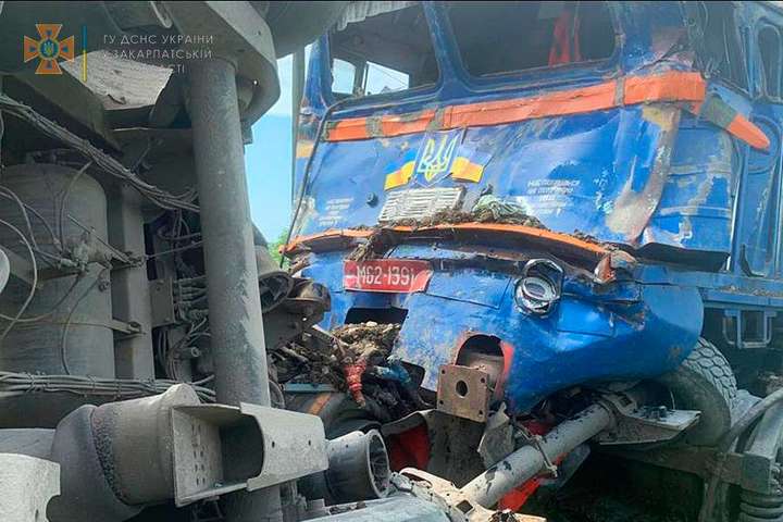Аварія з потягом на Закарпатті: кількість постраждалих зросла 