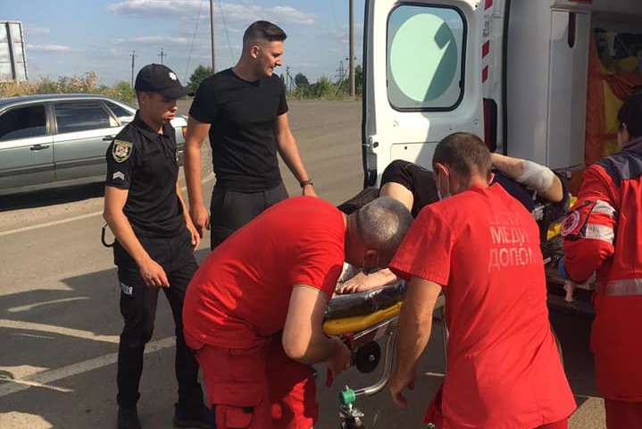 На Луганщині мікроавтобус злетів в кювет, п’ятеро людей у лікарні 