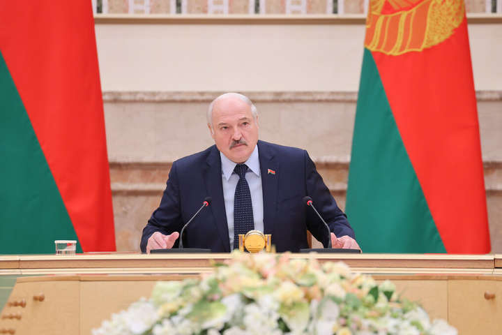 «Лукашенко не хоче остаточно сваритися з Україною». На Банковій дали оцінку діям невизнаного президента 