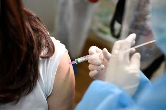 За добу від коронавірусу вакцинували майже 72 тисячі осіб