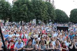 Це рекорд. На Житомирщині майже 10 тис. людей вголос читали Лесю Українку (фото, відео)