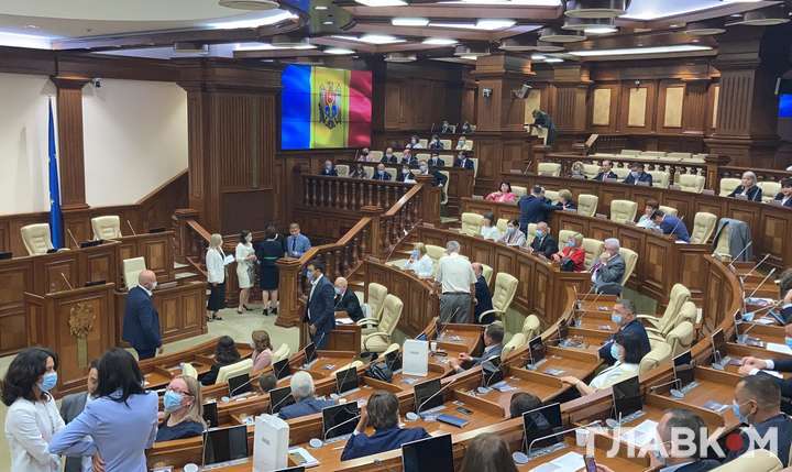 Новий парламент Молдови зібрався на перше засідання (фото)