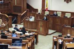 «З цієї хвилини – нульова толерантність до корупції». Санду відвідала перше засідання парламенту Молдови 