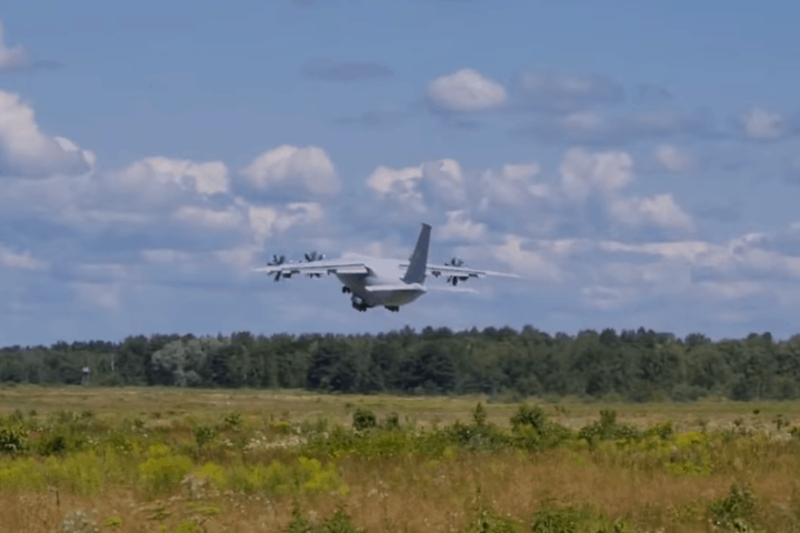 Знову в небі. Ан-70 повернувся після тривалої стоянки (фото, відео)