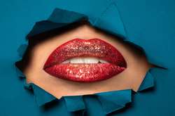 Блогерша показала, как увеличить губы без «уколов красоты»