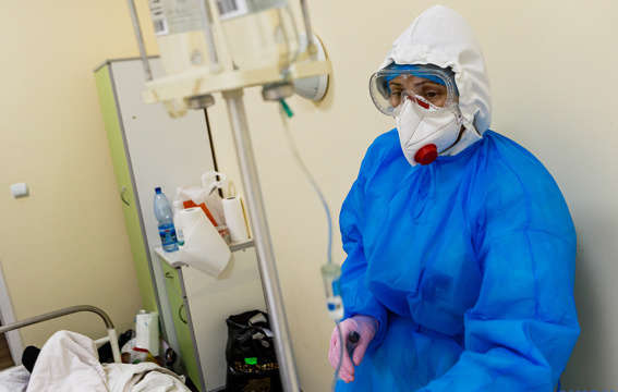 За добу в Україні виявили майже 700 нових випадків коронавірусу