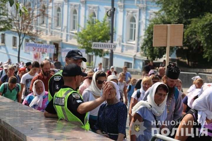 Через хресний хід у центр Києва стягнули поліцію, нацгвардійців і рятувальників (фото)