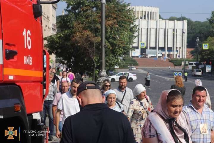 Хресний хід у Києві: рятувальники приготувались до надзвичайних ситуацій (фото)