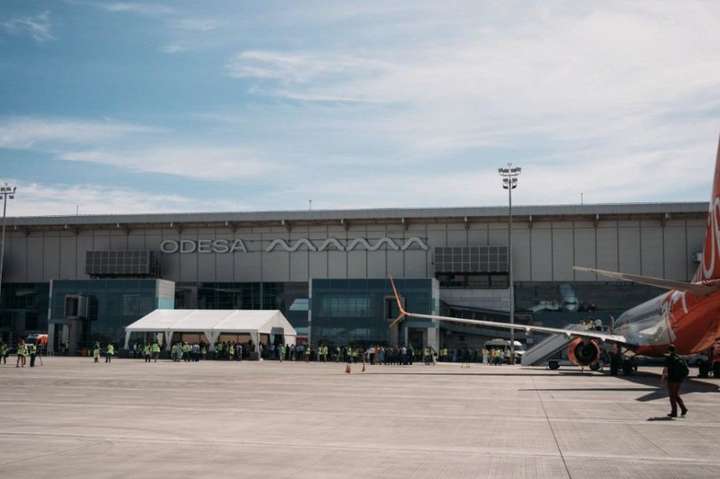 В аеропорту Одеси виник затор із літаків: відео