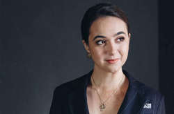 Після звільнення Юлія Мендель почала імітувати дуже бурхливу діяльність