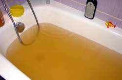 Фірсов показав, яка вода тече з-під крану в Києві