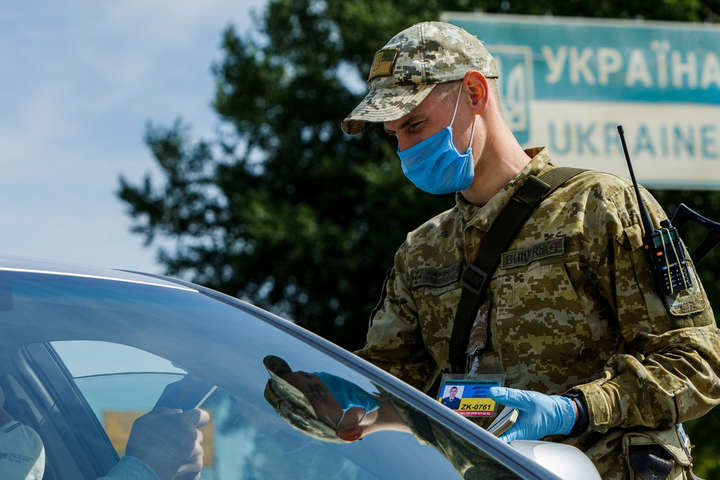 Міністерство охорони здоров'я пояснило нові правила в’їзду в Україну