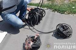 На Троєщині правоохоронці затримали викрадача телефонного кабелю