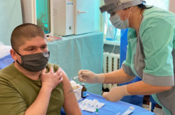 Эстония отправила в Украину самолет с партией вакцины AstraZeneca