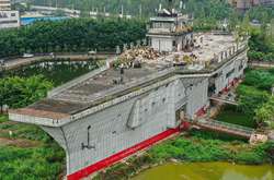 Эти загадочные руины манят и одновременно пугают случайных путников (фото)