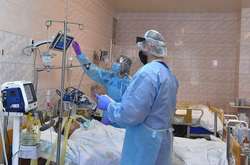  В Олександрівській лікарні у Києві помер один з шести пацієнтів, у якого виявили штам коронавірусу «Дельта» 