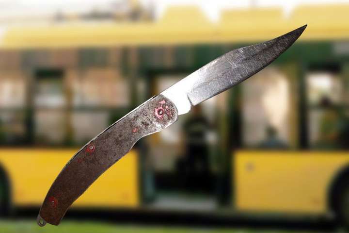 В Одесі невідомий ножем поранив водія тролейбуса 