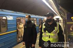  З метою виявлення порушників карантинного режиму у столичному метро працюють мобільні групи 