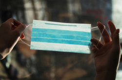  Главный санврач Кузин: «Мы можем рассматривать (отмену масок, – ред.) только тогда, когда большая часть населения будет провакцинирована» 