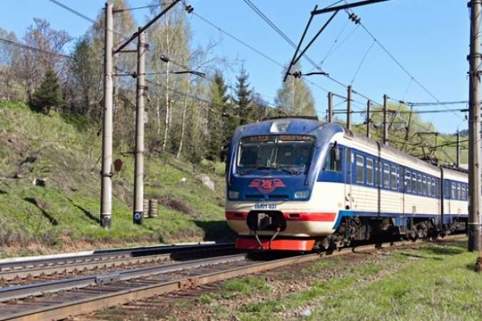 «Укрзалізниця» продовжила маршрут двох приміських поїздів із Києва