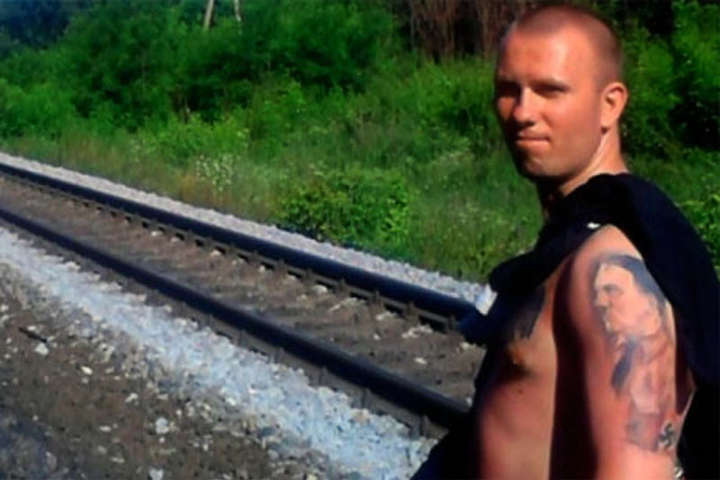 Неонацист с татуировкой Гитлера, воевавший на Донбассе, идет на выборы в России