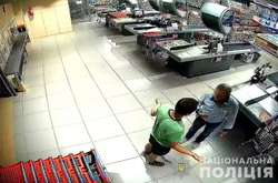 У столичному супермаркеті молодик побив охоронця (фото, відео)