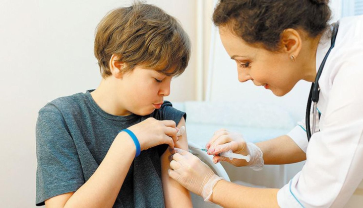 Главный санврач Украины анонсировал Covid-вакцинацию подростков