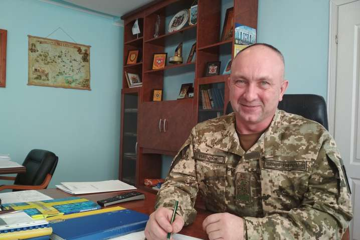 Зеленский на Донбассе представил нового командующего Операцией Объединенных сил