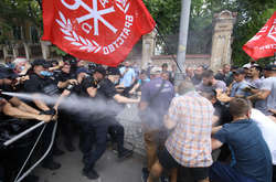 Під Офісом президента знову сталися сутички (фото)