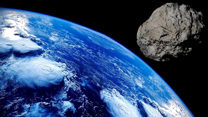К Земле приближается огромный астероид. Что угрожает планете